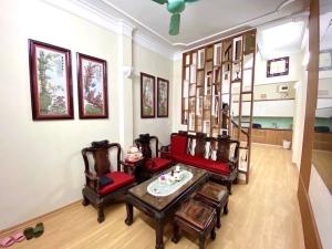 Chính chủ bán căn nhà Nguyễn Văn Huyên ngõ thông gần phố